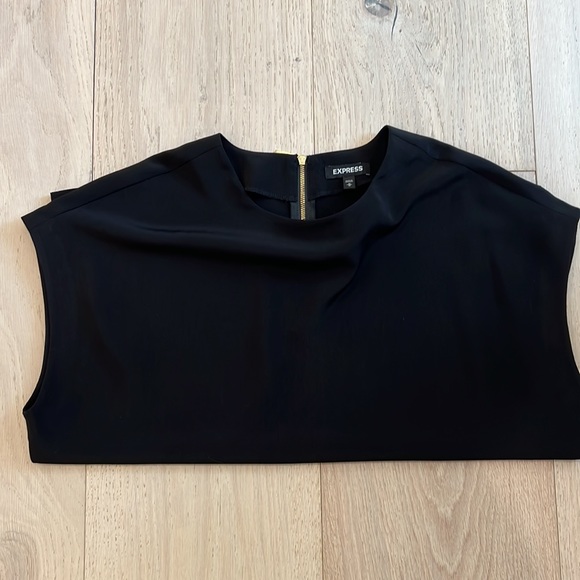 Express Zip Back Boxy Blouse in Size Medium - Picture 3 of 8